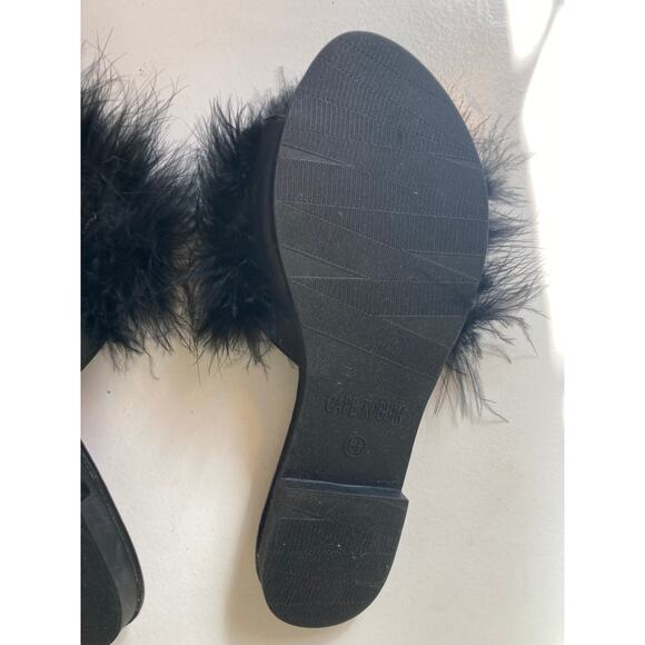 Cape Robbin feather slides - Picture 5 of 13